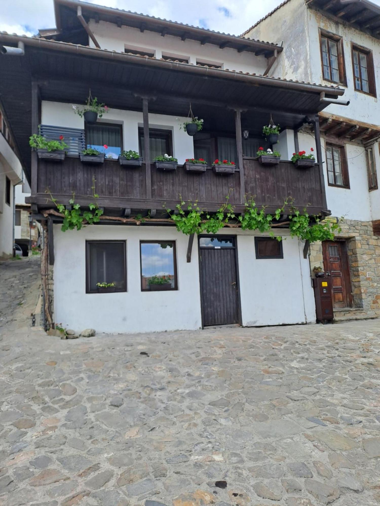 Guest House Lazara Veliko Tărnovo Esterno foto