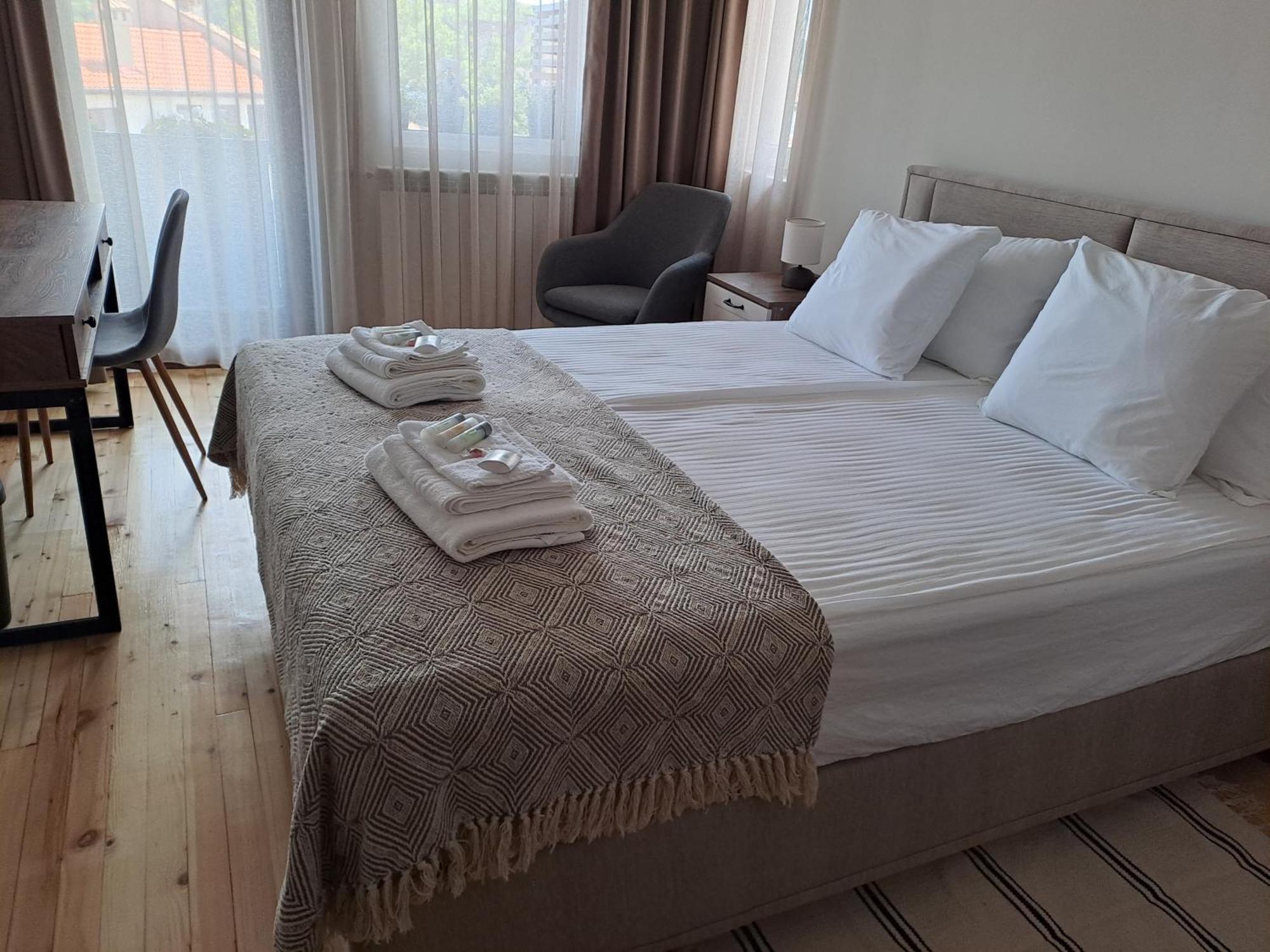Guest House Lazara Veliko Tărnovo Esterno foto